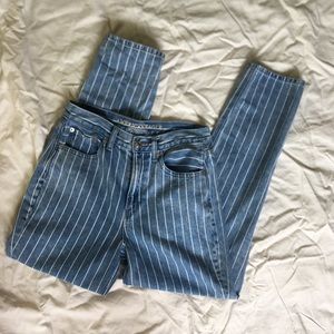 American Eagle Mom Jeans